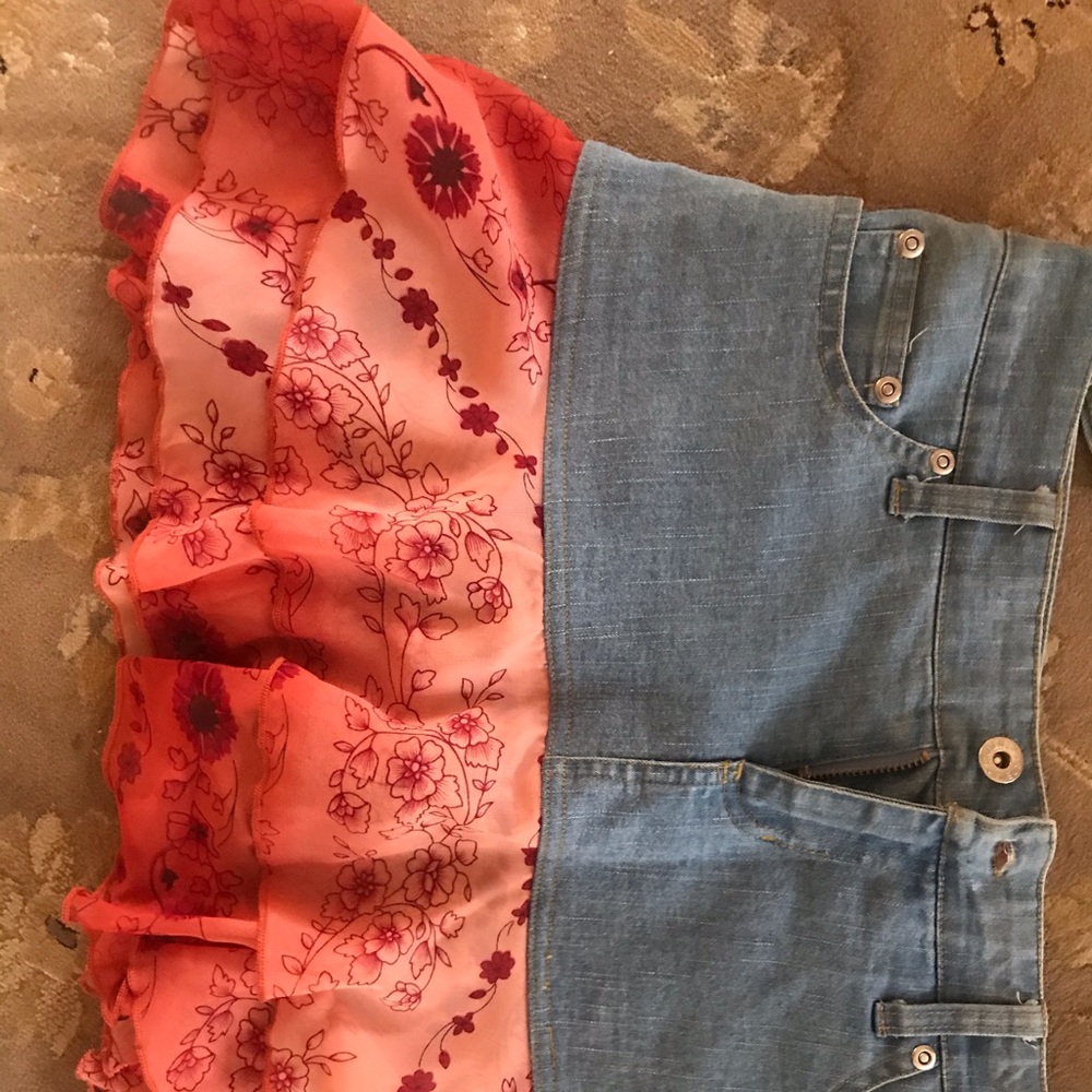 Skirt wth shorts and ruffles